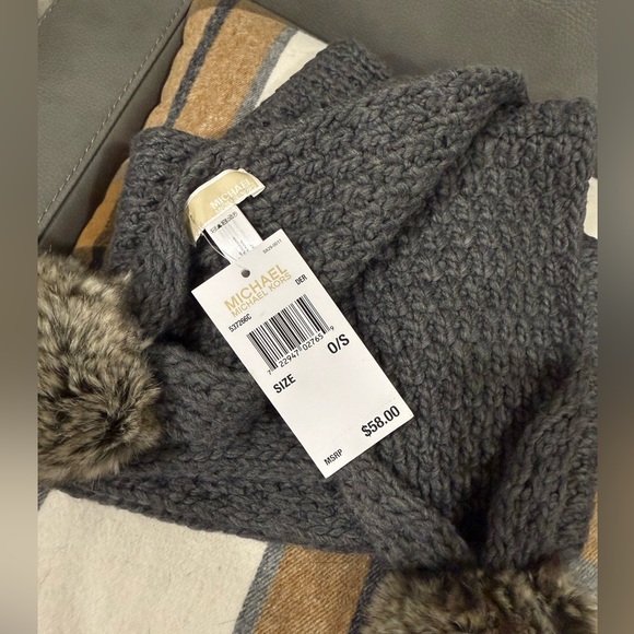 Michael Kors nitted scarf with furry pompoms - Picture 2 of 5